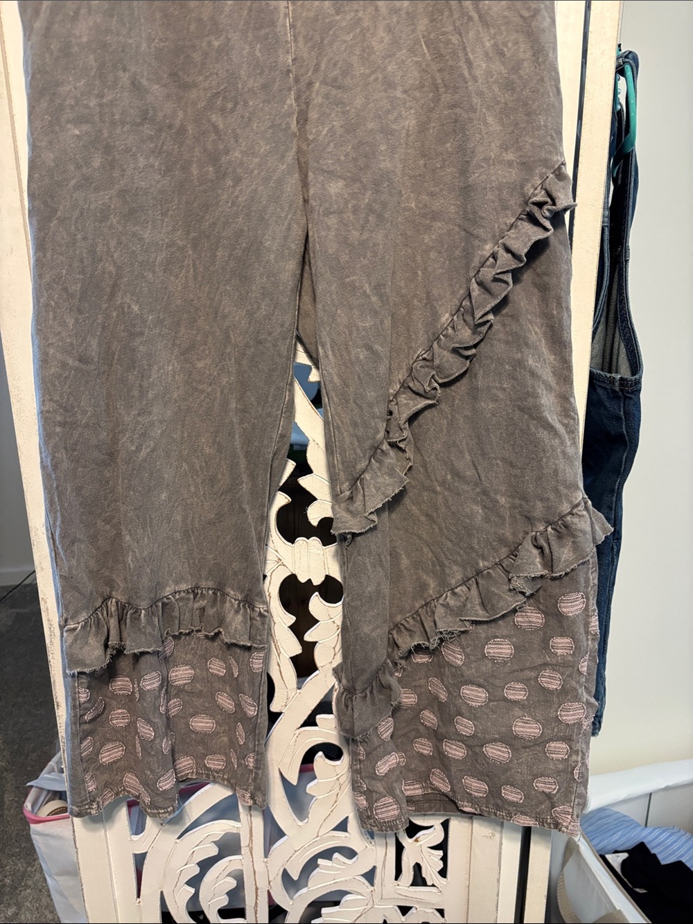Women's Gray Ruffle Wide-Leg Pants - Picture 2 of 6